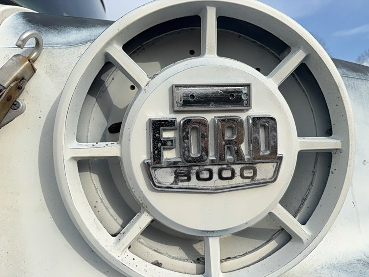 1982-ford-8000-image-39