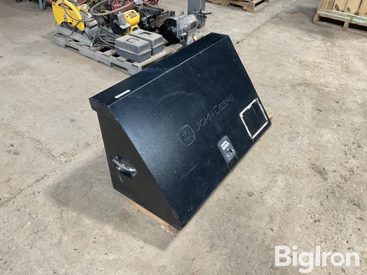 john-deere-toolbox-&-tools-image-3