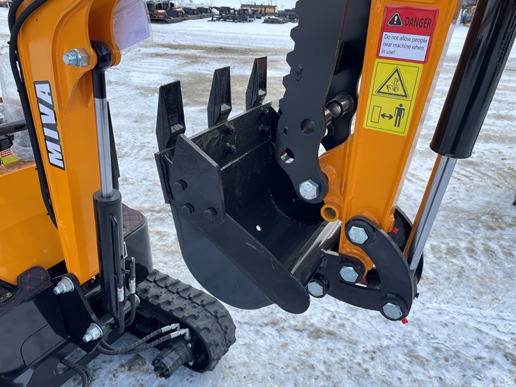 #204-•-miva-va13-mini-excavator-image-33