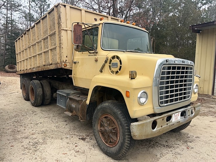 1975-ford-880-image-1