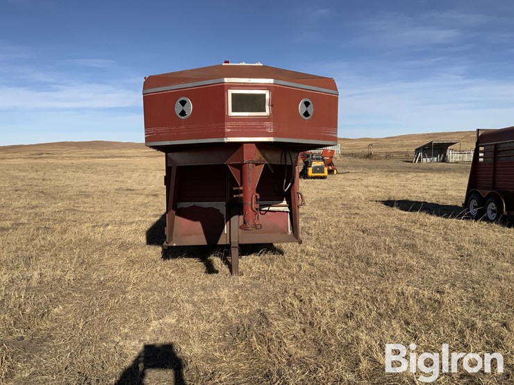 1990-titan-trailer-image-2