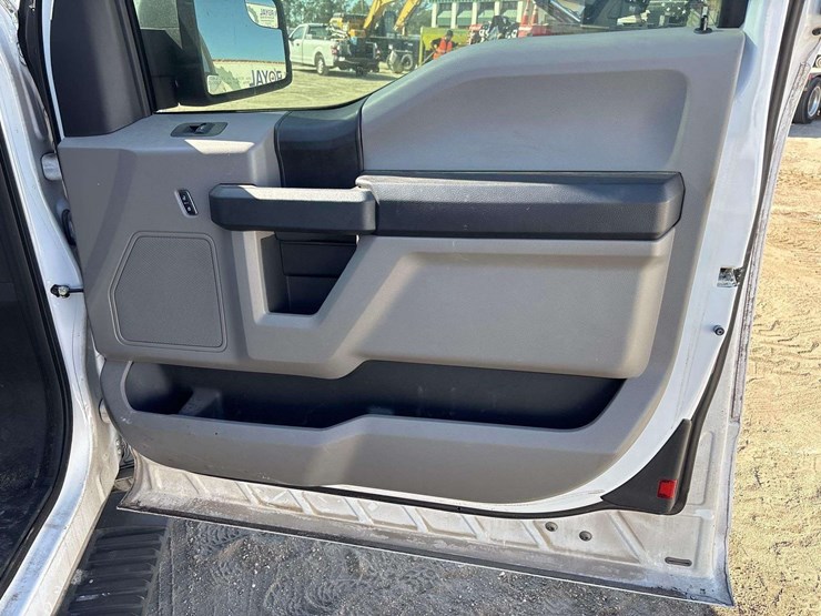 2017-ford-f150-image-24