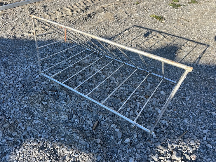 #1030-•-hanging-hay-mangers-image-2