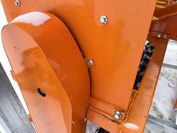 caterpillar-12-image-18