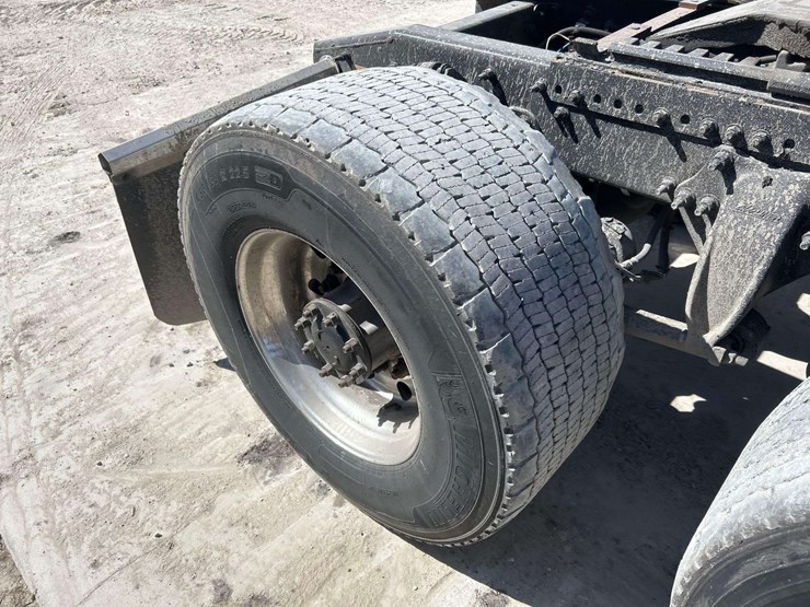 2017-freightliner-cascadia-125-image-24