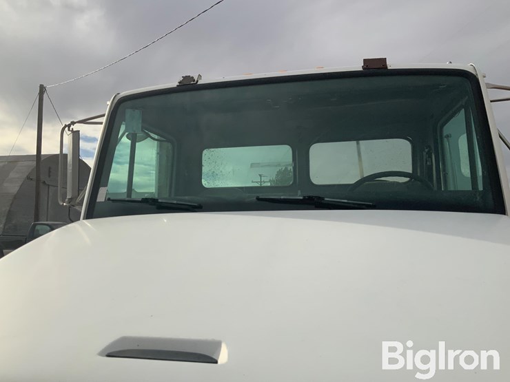 1998-freightliner-fl70-image-19