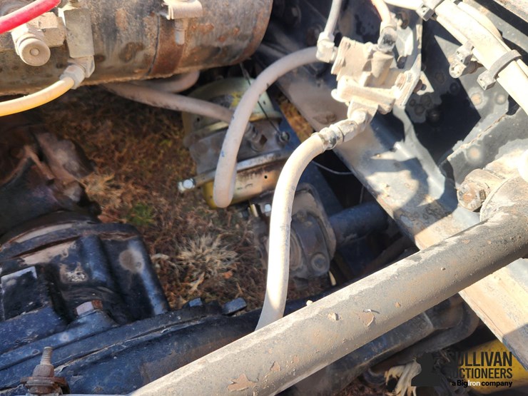 1997-freightliner-fld120-image-12