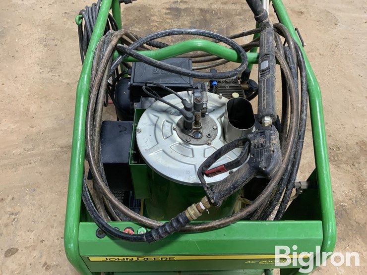 john-deere-ac2000-eh-hot-pressure-washer-image-9