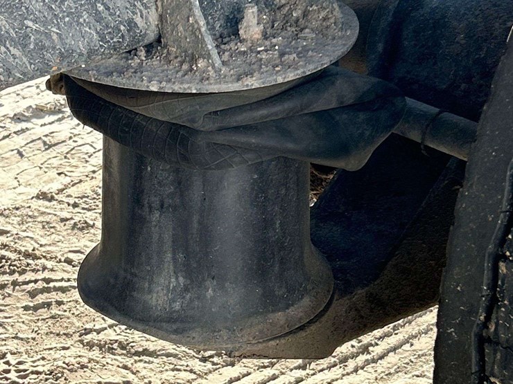 2001-peterbilt-379-image-31