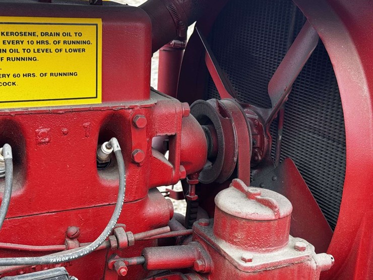 farmall-f-20-narrow-front-on-rubber-image-32