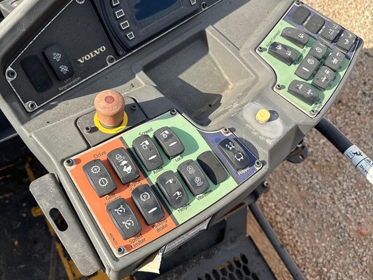 2018-volvo-p7110b-image-25