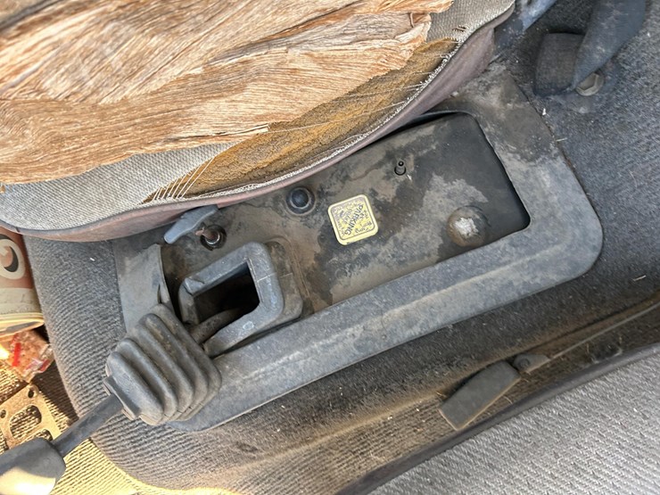 2016-volvo-f613-image-32