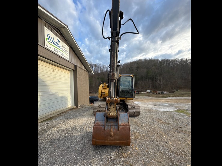 2012-deere-135d-image-8