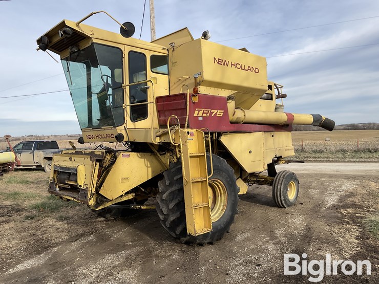 1982-new-holland-tr75-image-1
