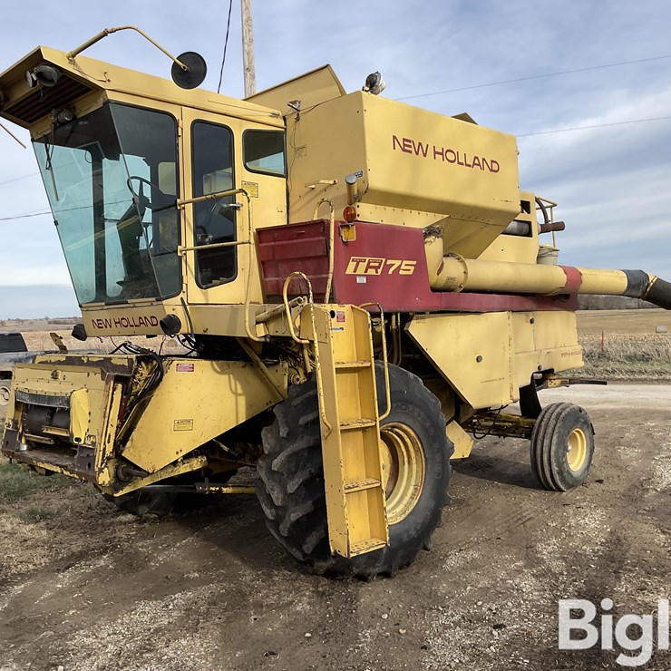 1982 NEW HOLLAND TR75