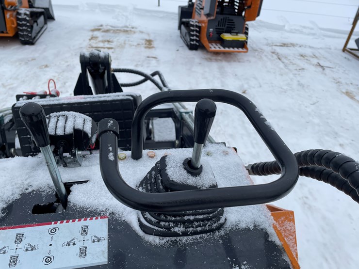 #308-•-new-land-hero-mini-skid-loader-image-27