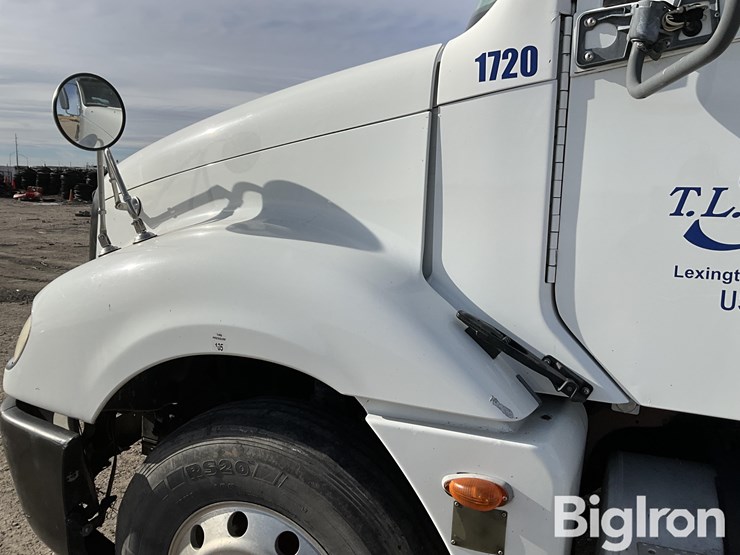 2005-freightliner-columbia-120-image-14