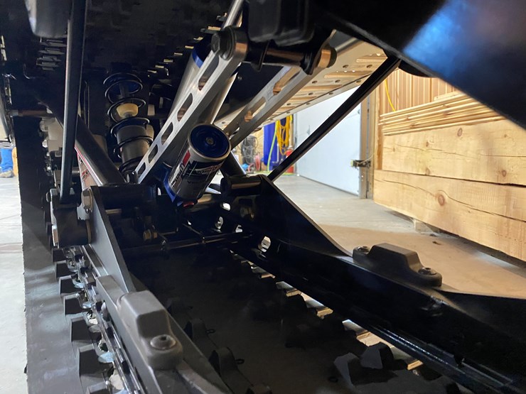 #3795-•-2022-polaris-600r-snowmobile-image-16