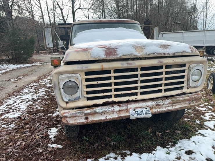 1977-ford-600-image-56