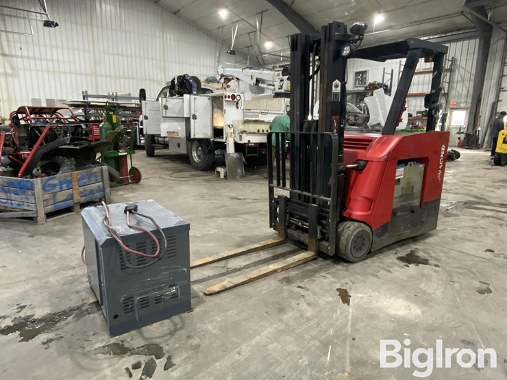 2018-raymond-425-c50tt-stand-on-electric-forklift-image-1