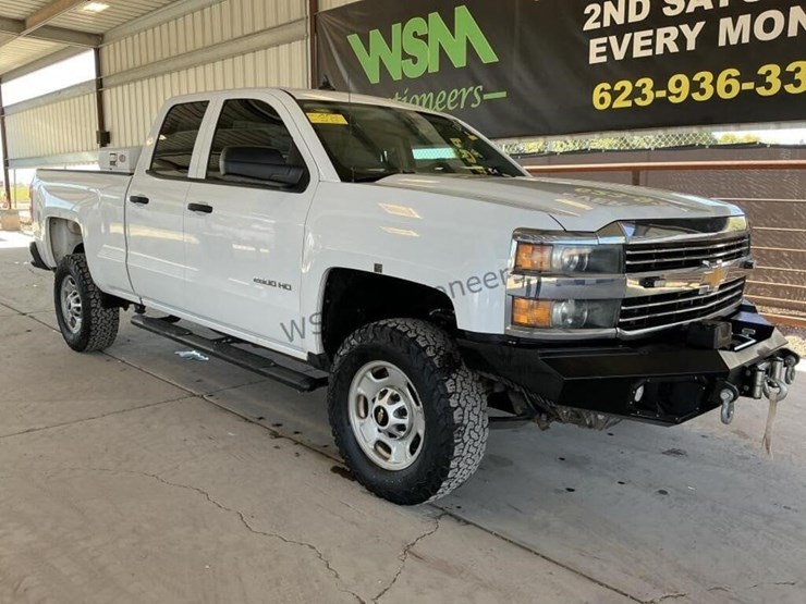 2015-chevrolet-silverado-2500hd-image-2