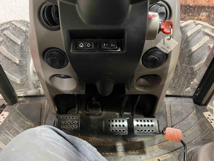 2014-case-farmall-115u-tractor-image-24