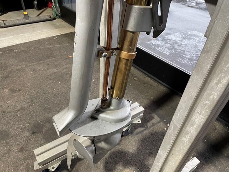 #3819-•-muncie-neptune-twin-4-h.p.-vintage-outboard-boat-motor-image-4