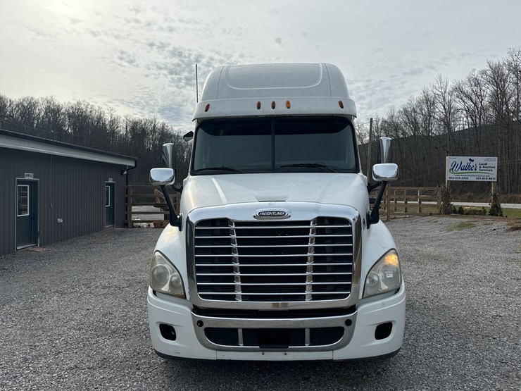 2012-freightliner-cascadia-125-image-4