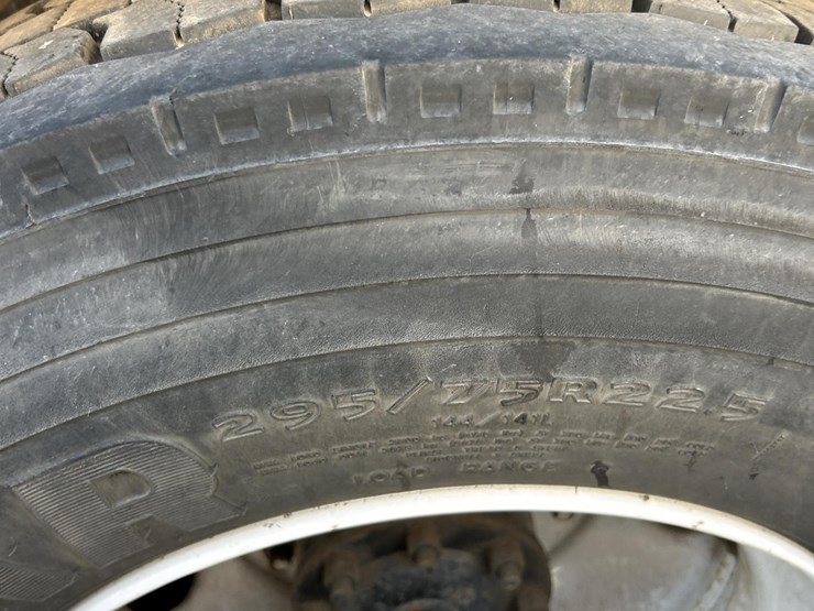 2007-freightliner-business-class-m2-106-image-17