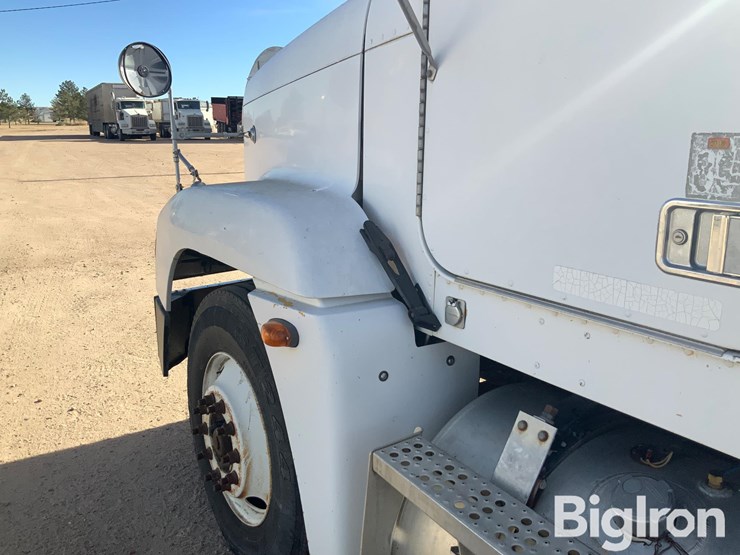 1999-freightliner-fld120-image-12