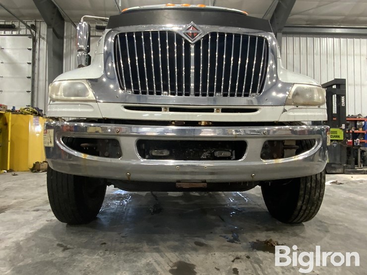 2013-international-4400-image-9