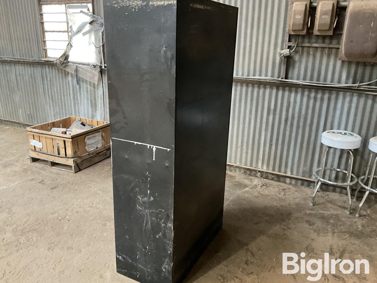 shop-storage-cabinet-w/welding-supplies-image-7