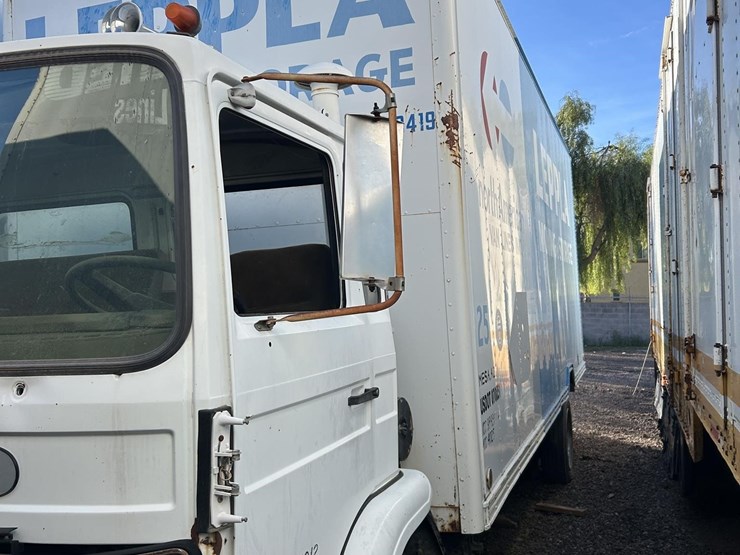 2015-volvo-f6-image-3