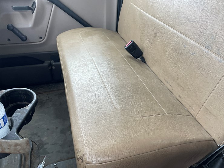 #400-•-2006-sterling-straight-truck-(has-wi-title)-image-86