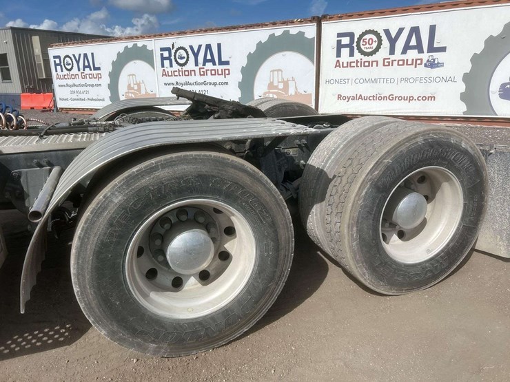 2016-peterbilt-579-image-26