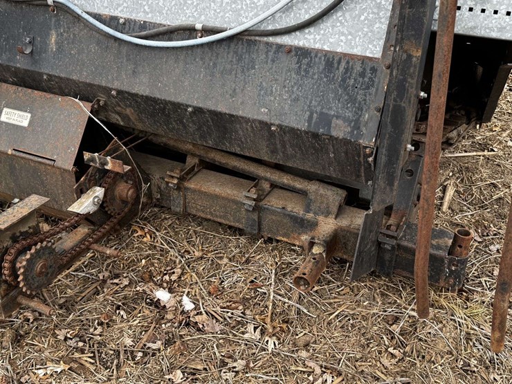 deutz-allis-6-row-corn-head-w/ac-pickup-reel-attachment-image-24