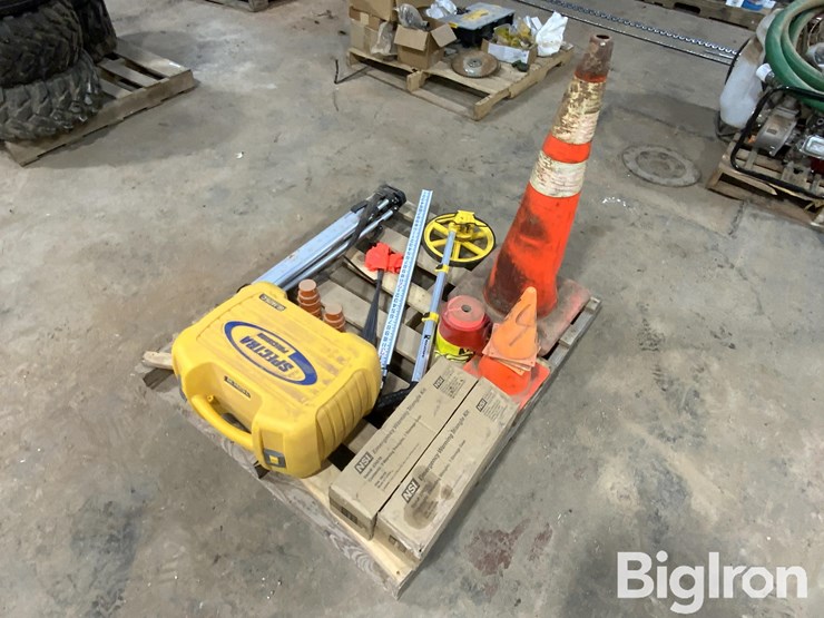 spectra-precision-gl1425c-laser-level-&-safety-equipment-image-1