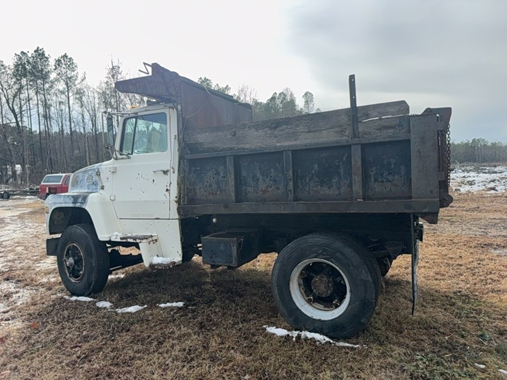 1982-ford-8000-image-25