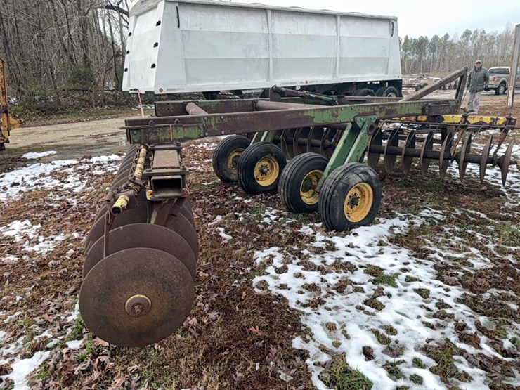 john-deere-340-image-40