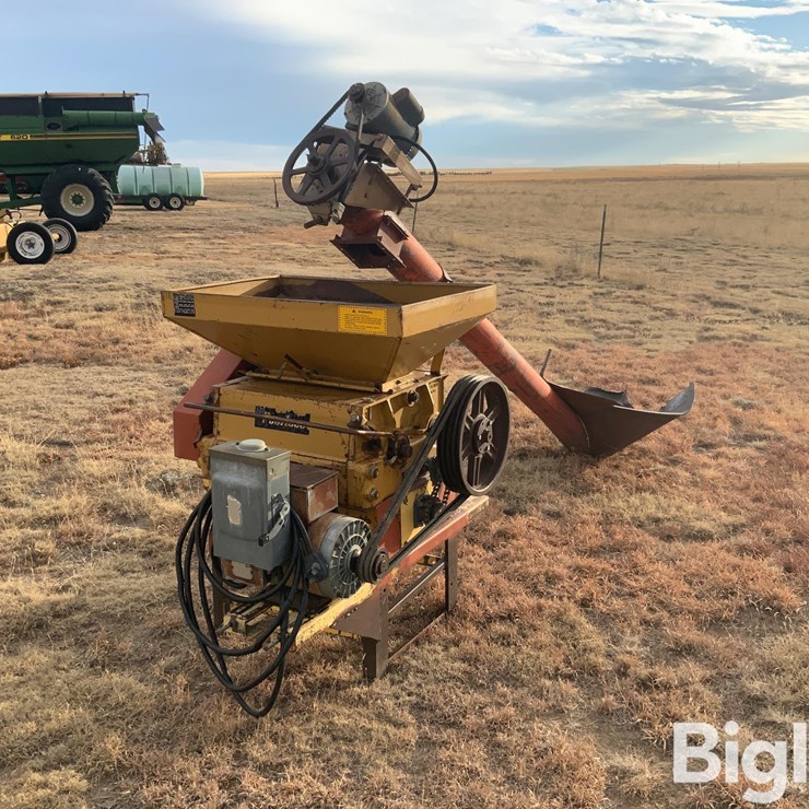 Peerless Grain Grinder W/6" Loading Auger