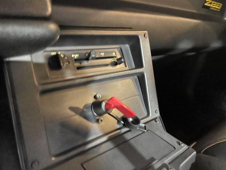 #3811-•-1990-chevrolet-camaro-iroc-z-rare-1le-(has-wi-title)-image-32