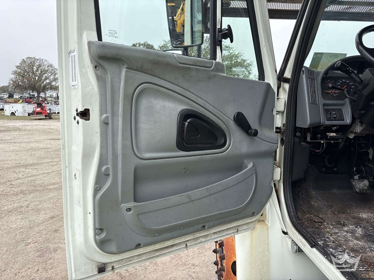 2007-international-durastar-4300-image-57