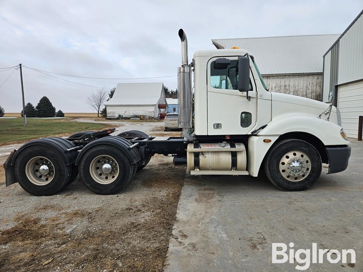 2005-freightliner-columbia-120-image-4
