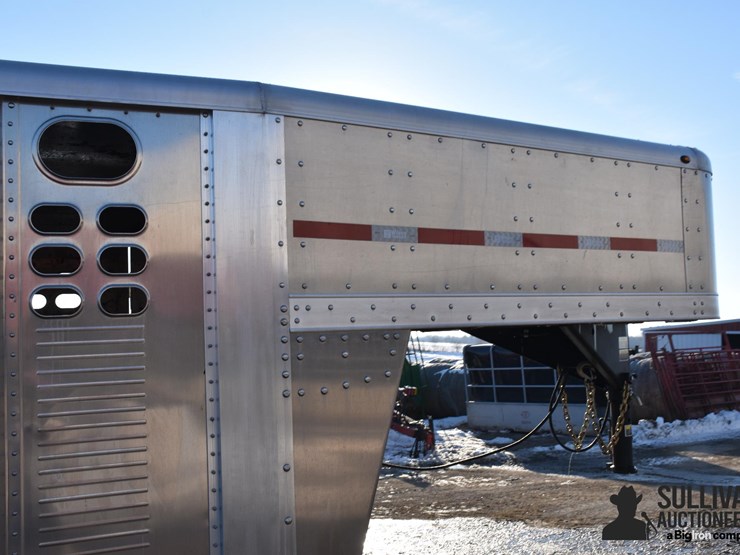 2025-wilson-livestock-trailer-image-16