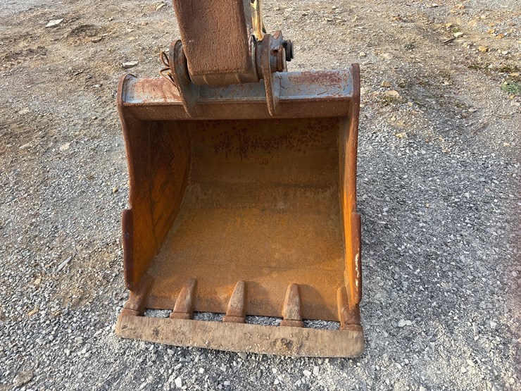 2012-deere-135d-image-7