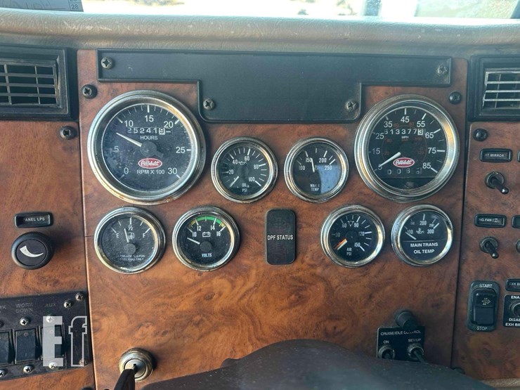 2008-peterbilt-335-image-32