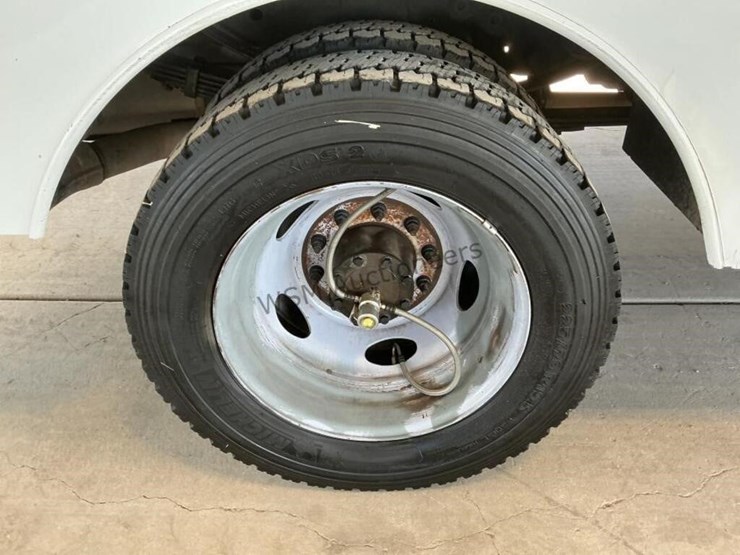 2016-ford-f550-image-8