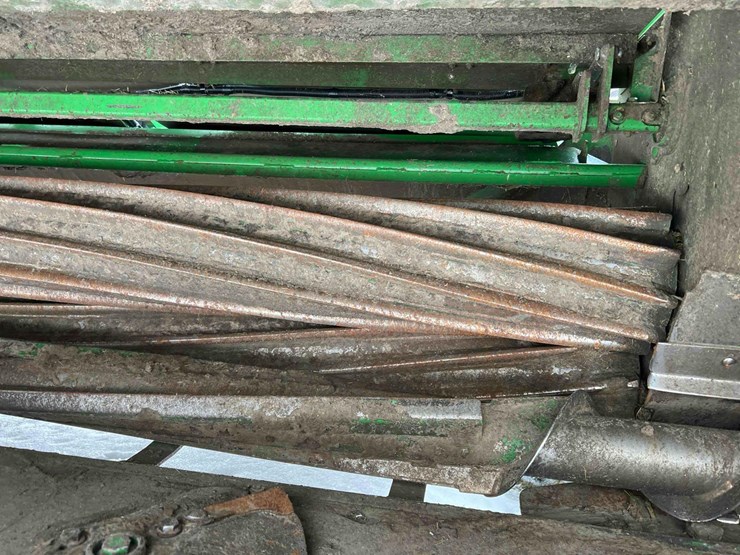 2024-john-deere-w235r-image-18