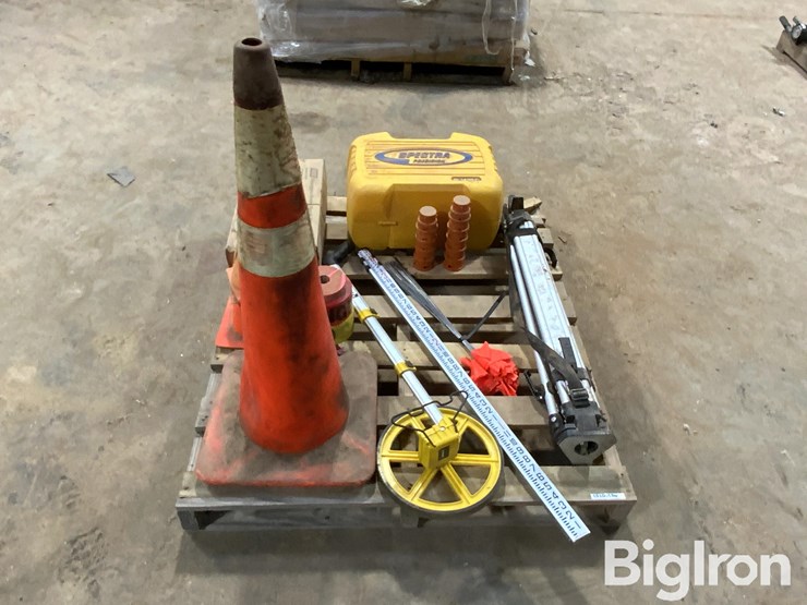 spectra-precision-gl1425c-laser-level-&-safety-equipment-image-6