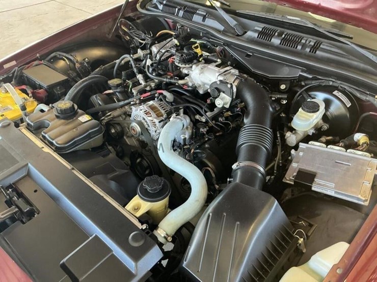 2011-ford-crown-victoria-sdn-image-12